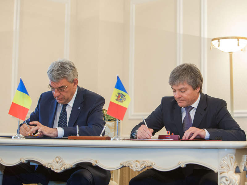 The Prime Ministers of Moldova and Romania signed a MoU in May 2015 to extend the Iasi-Ungheni gas pipeline to Chisinau. Credit: Government of Moldova.